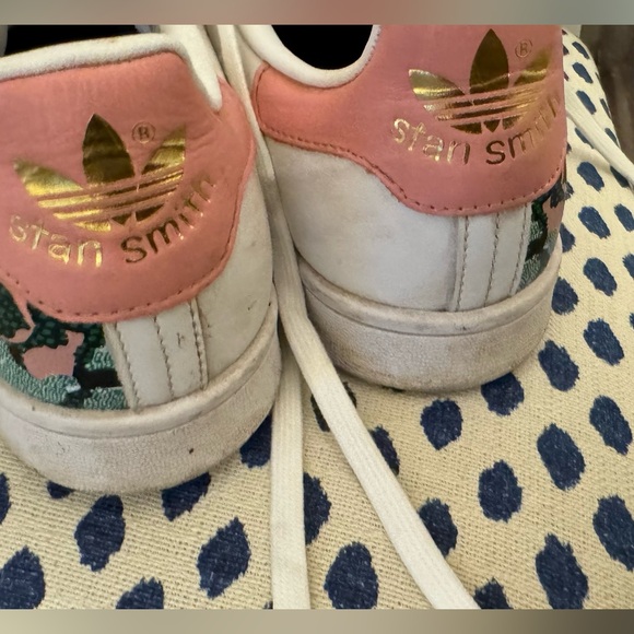 Stan Smith Adidas size ten white pink and floral shoe - Picture 2 of 6